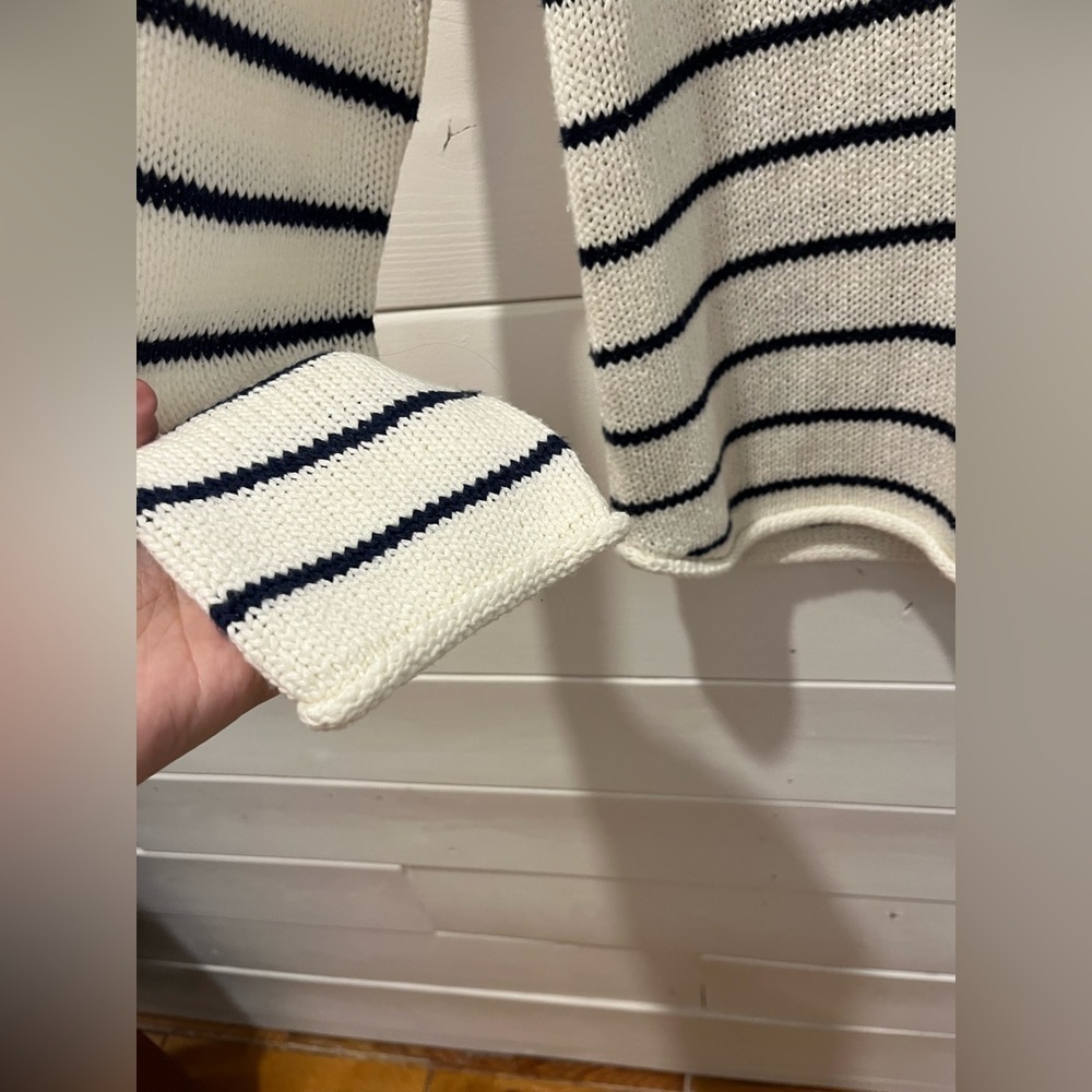 H&M STRIPED SWEATER – SIZE M - Picture 10 of 10